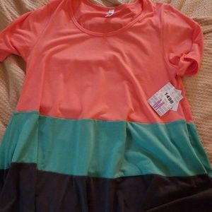 NWT Lularoe Medium Perfect T